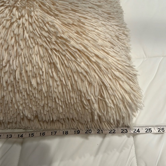 Extra Large Super Soft and fluffy Pillow - Picture 2 of 4